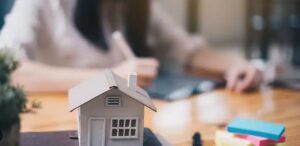 Choisir une assurance habitation : évaluer l'indemnisation, la franchise et le plafond de remboursement